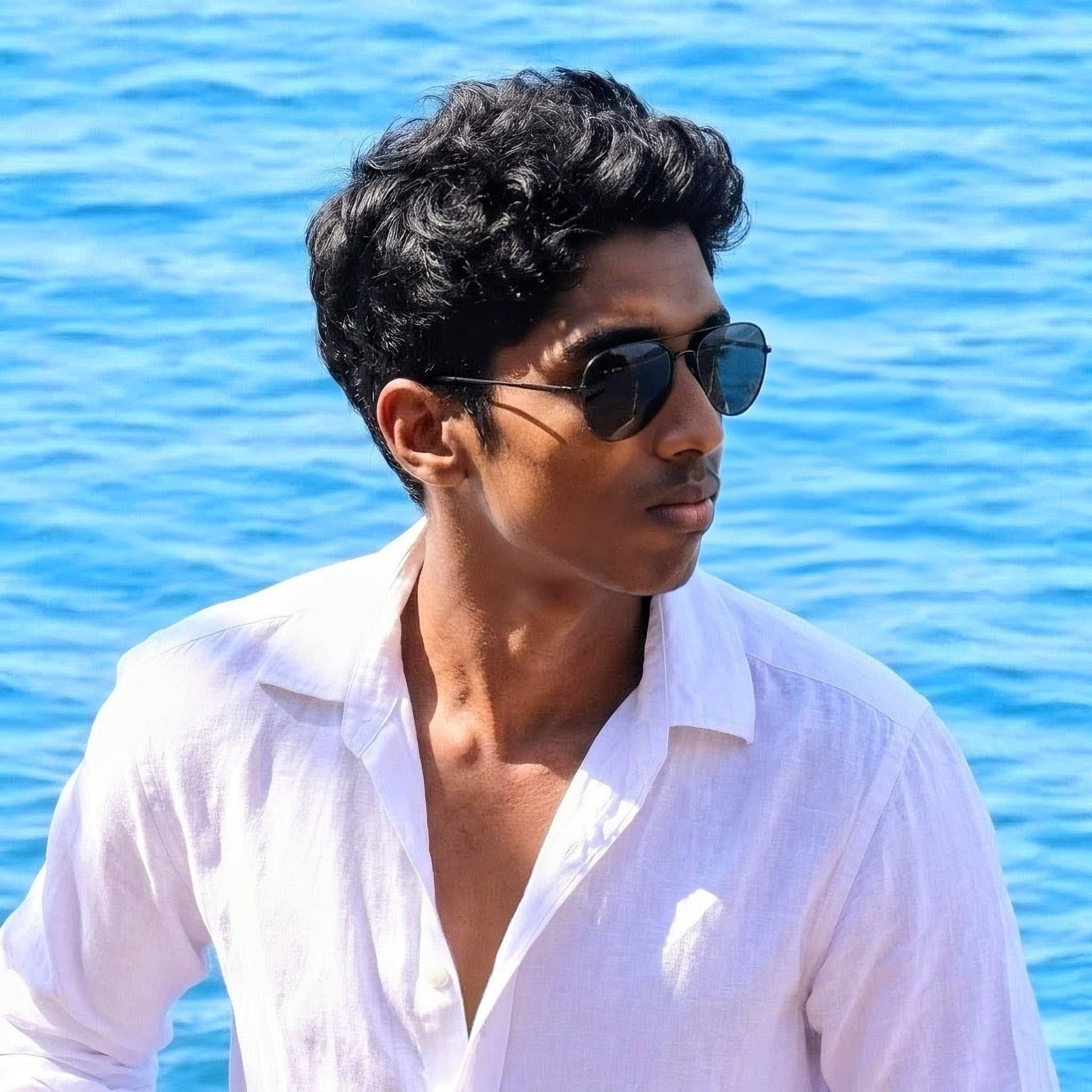 Personal profile photograph of zidhuxd